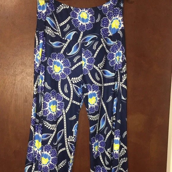 Beautiful wide legs pants Size Large - Picture 1 of 6